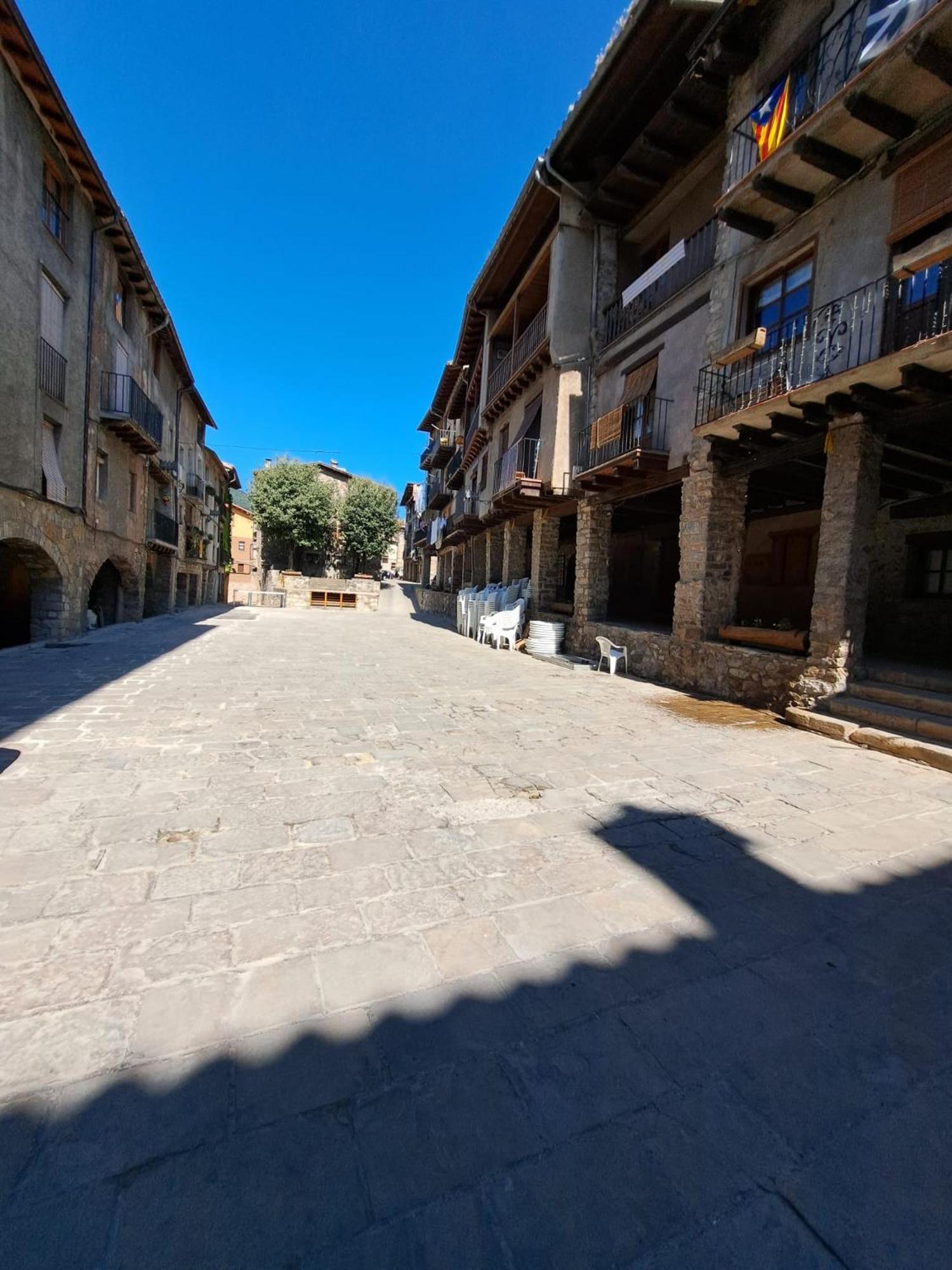 Pis Turistic De 170 M2 A La Placa Porxada De Bagá Esterno foto